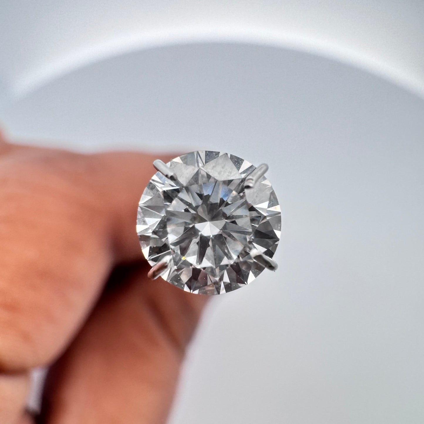 IGI Certified Lab Grown Diamond 2.59 CT Round - VS 1 Clarity, E Color