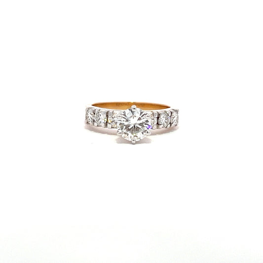 Enticing Graceful Is 1.60ct Round Shape Ring In 14K Gold With Diamos Lab Grown Moissanite