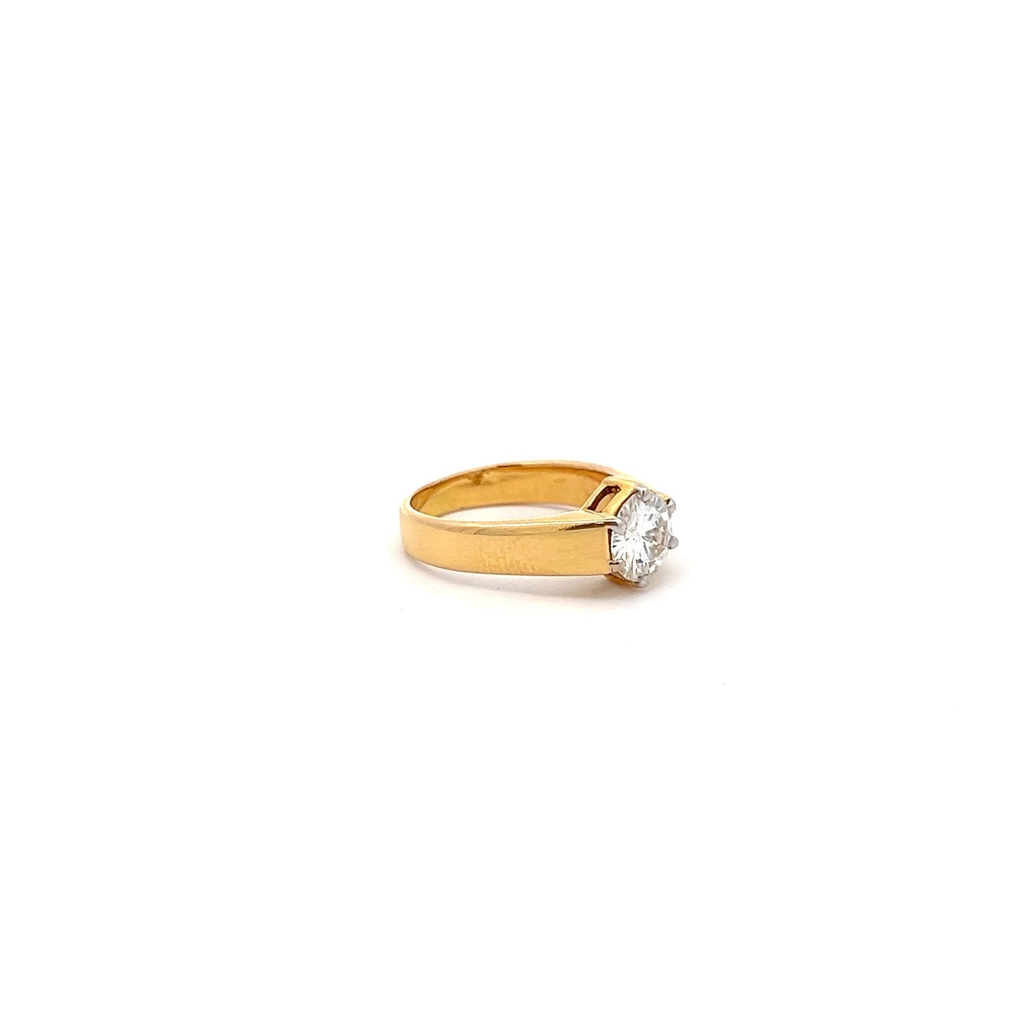 Anillo de forma redonda de 1,50 quilates de Duchess Delight en oro de 14 k con moissanita cultivada en laboratorio Diamos