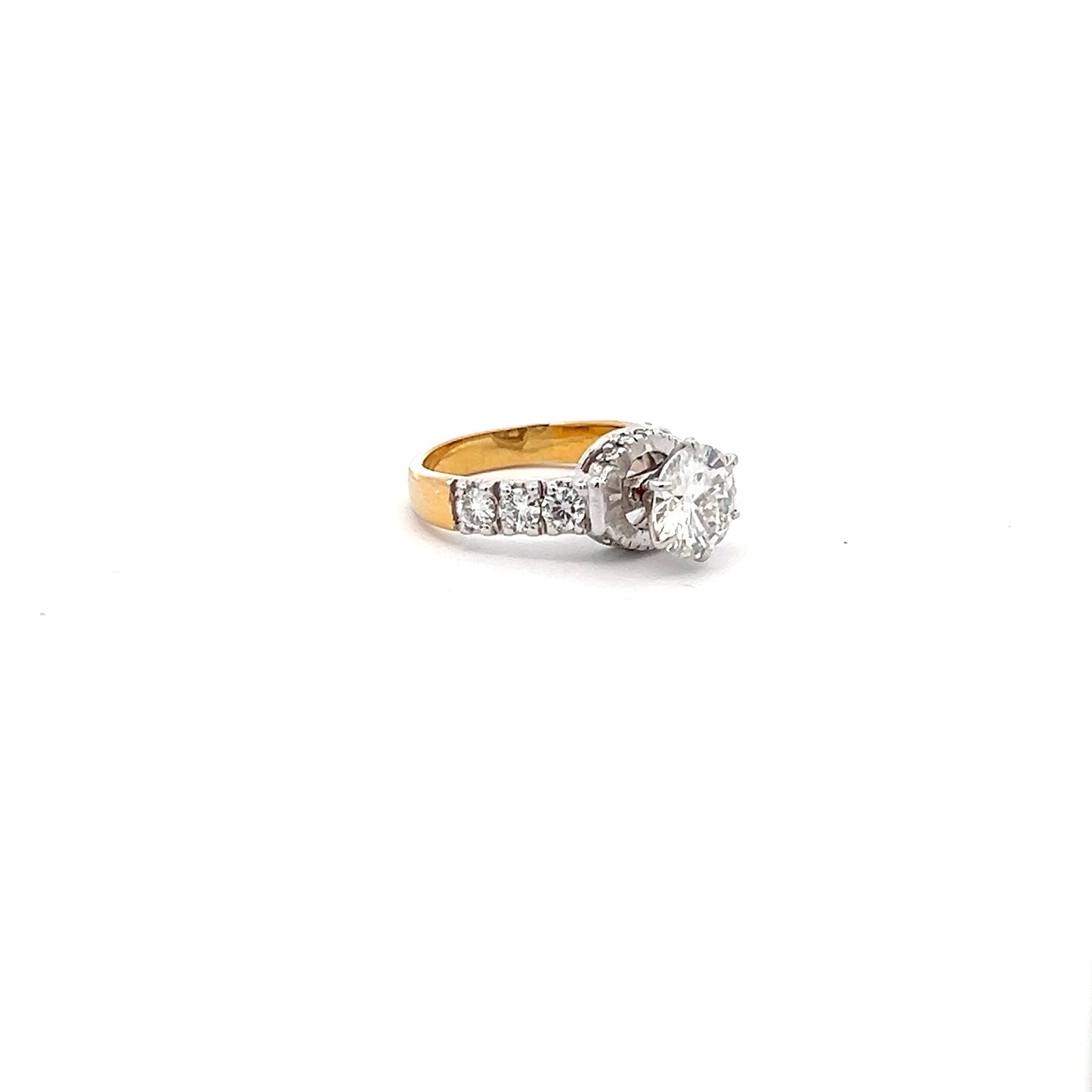 Regency Rings 3.08ct Round Shape Ring In 18k Gold With Diamos Lab Grown Moissanite