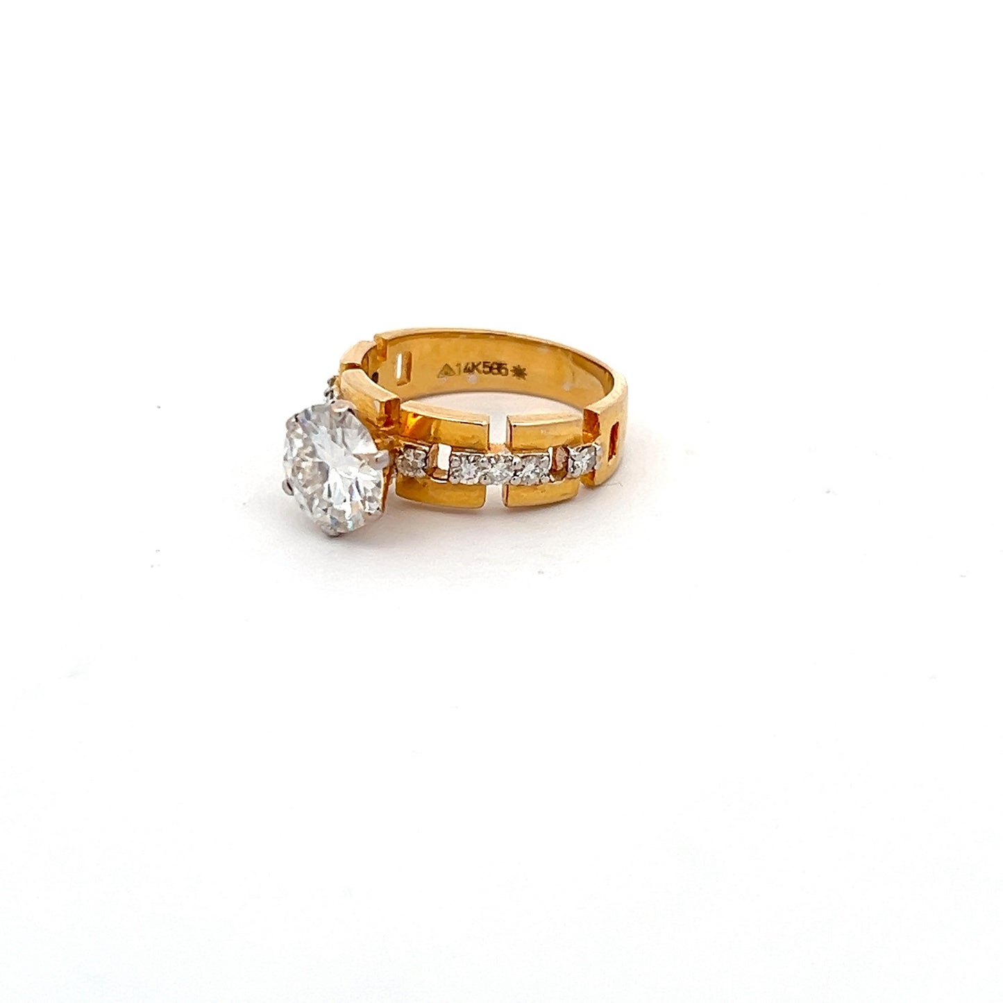 Starlight 2.25ct Round Shape Ring In 14k Gold With Diamos Lab Grown Moissanite