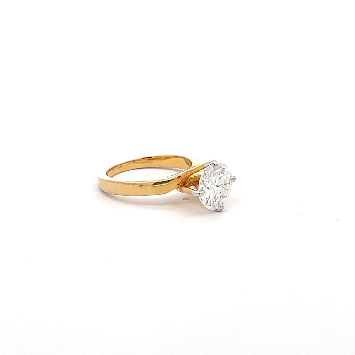 Anillo Graceful Shine de forma redonda de 2,5 quilates en oro de 14 k con moissanita cultivada en laboratorio Diamos