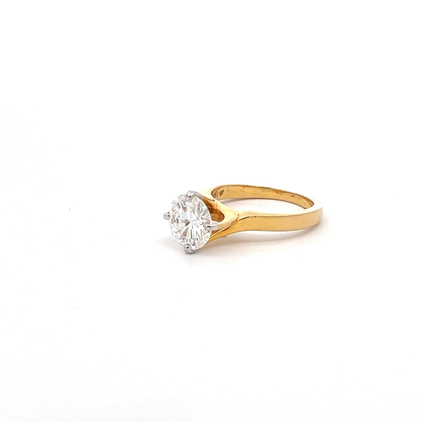 Anillo Graceful Shine de forma redonda de 2,5 quilates en oro de 14 k con moissanita cultivada en laboratorio Diamos