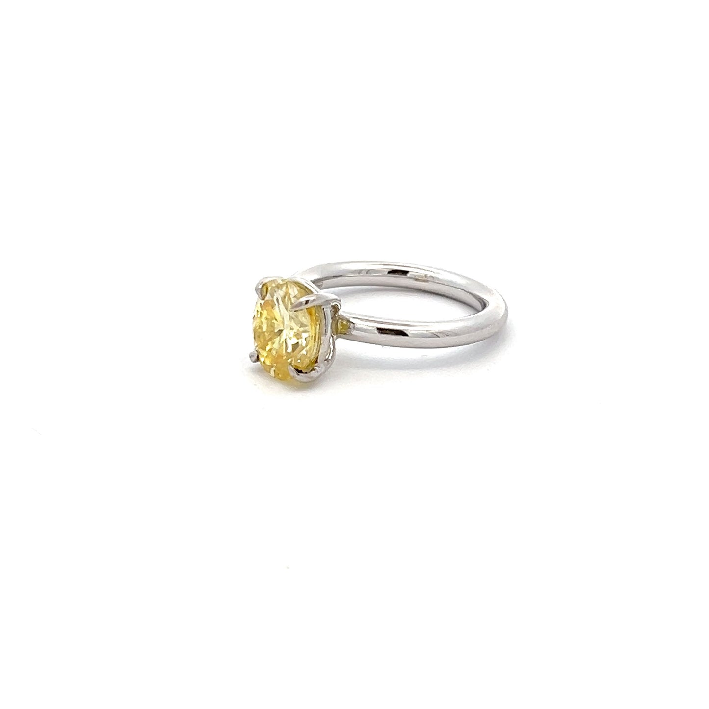 Exquisito anillo Grace de forma ovalada de 3 quilates en oro blanco de 14 k con moissanita cultivada en laboratorio Diamos