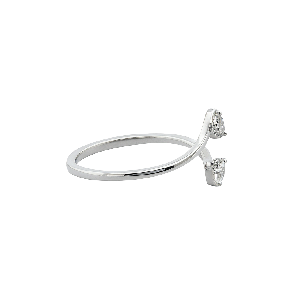 lab grown Heart-shaped ring on hand r51side